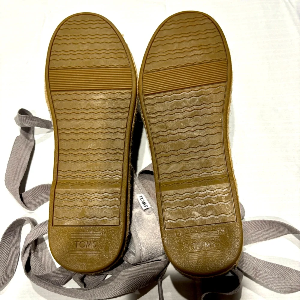 TOMS Bella Gray Suede Espadrille size W8.5 ankle ties